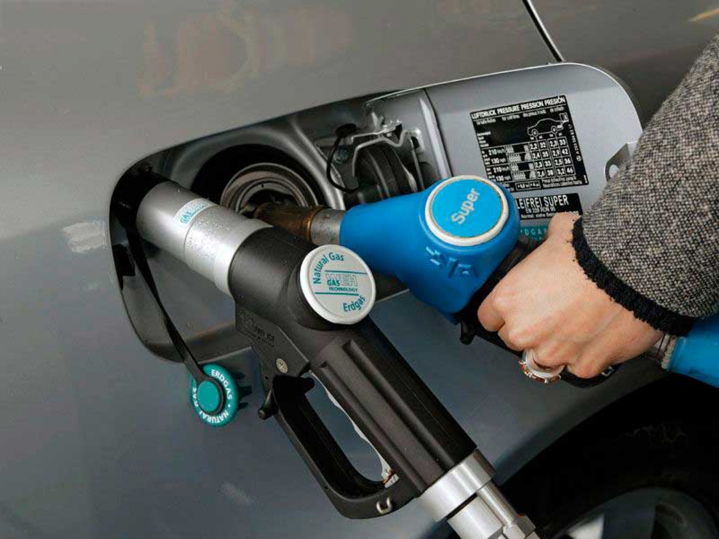 Перевод автомобиля с бензина на газ сэкономит водителю до 200 тысяч рублей